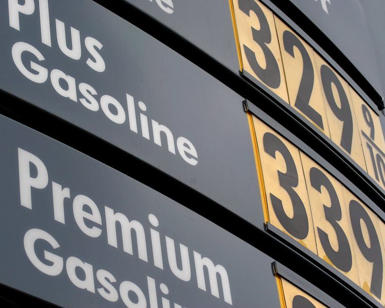 美國採購經理人指數公佈前，WTI原油小漲至76.50美元附近